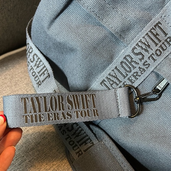 Eras Tour Duffle Bag Taylor Swift Blue Luggage Keychain - Picture 4 of 10